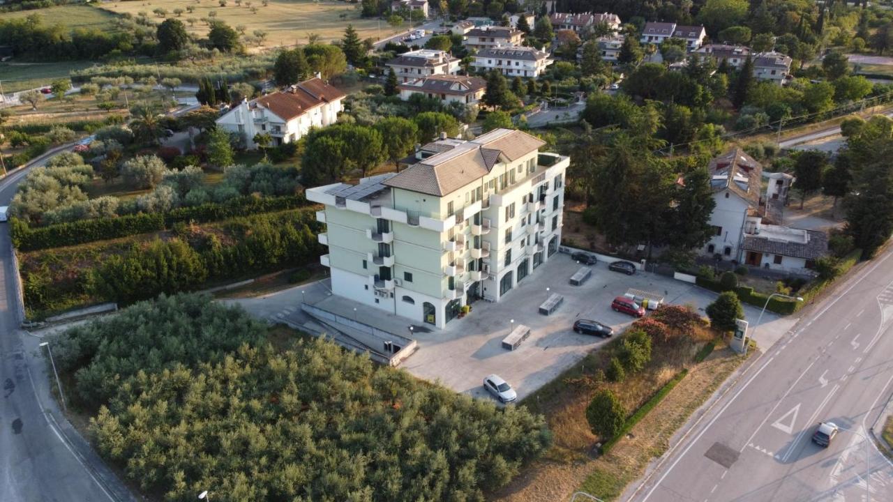 Hotel Clodi อัสโกลีปิเชโน ภายนอก รูปภาพ