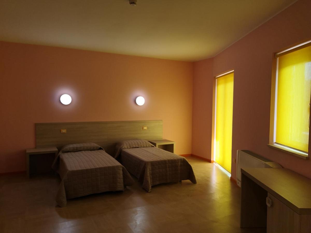 Hotel Clodi อัสโกลีปิเชโน ภายนอก รูปภาพ